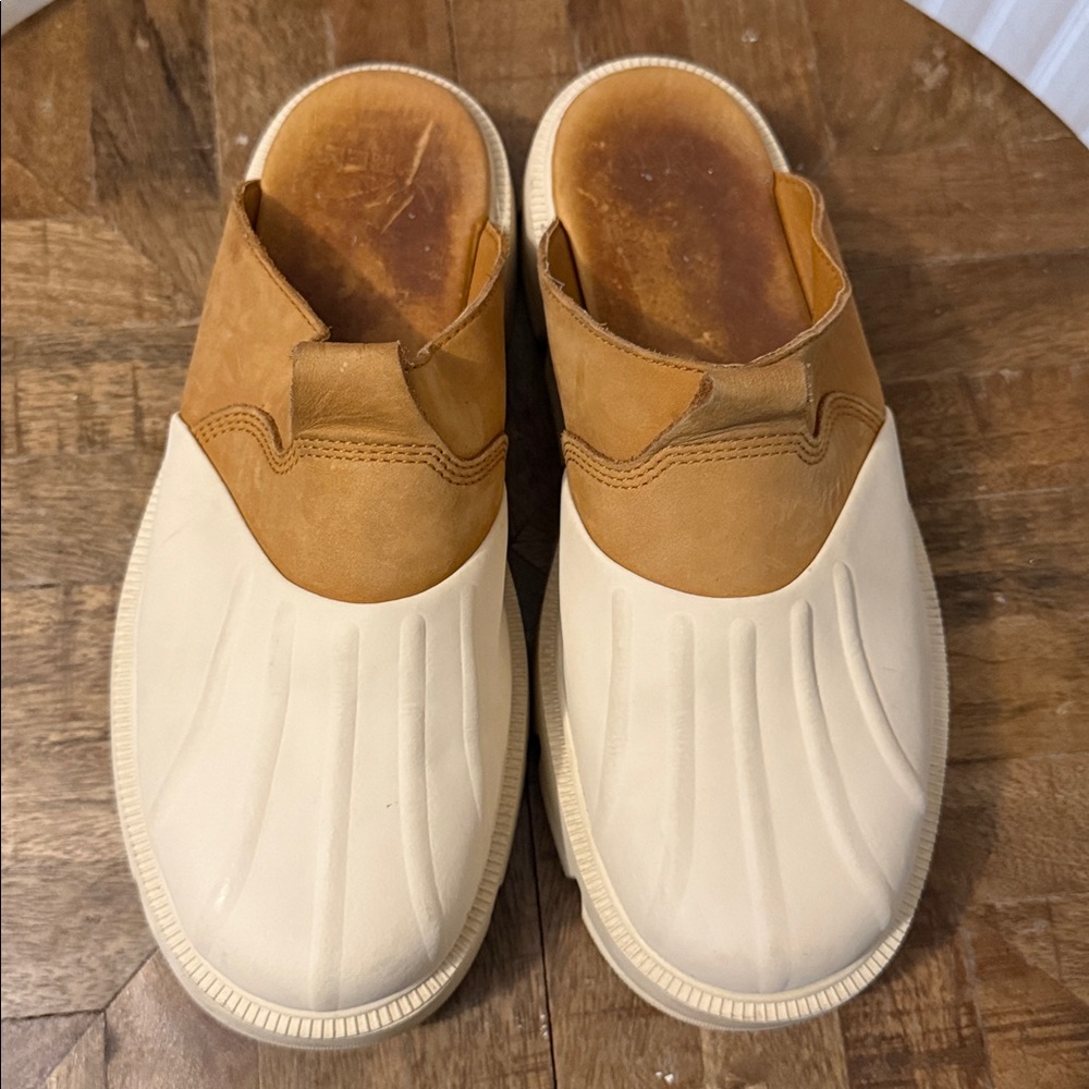 Sorel Two-Tone Tan and Cream Mule Clogs - Picture 13 of 16